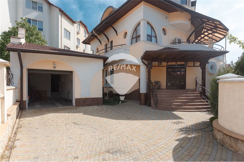 Residential House Chisinau, Moldova Moldova 105600100973 , RE/MAX Global Real Estate
