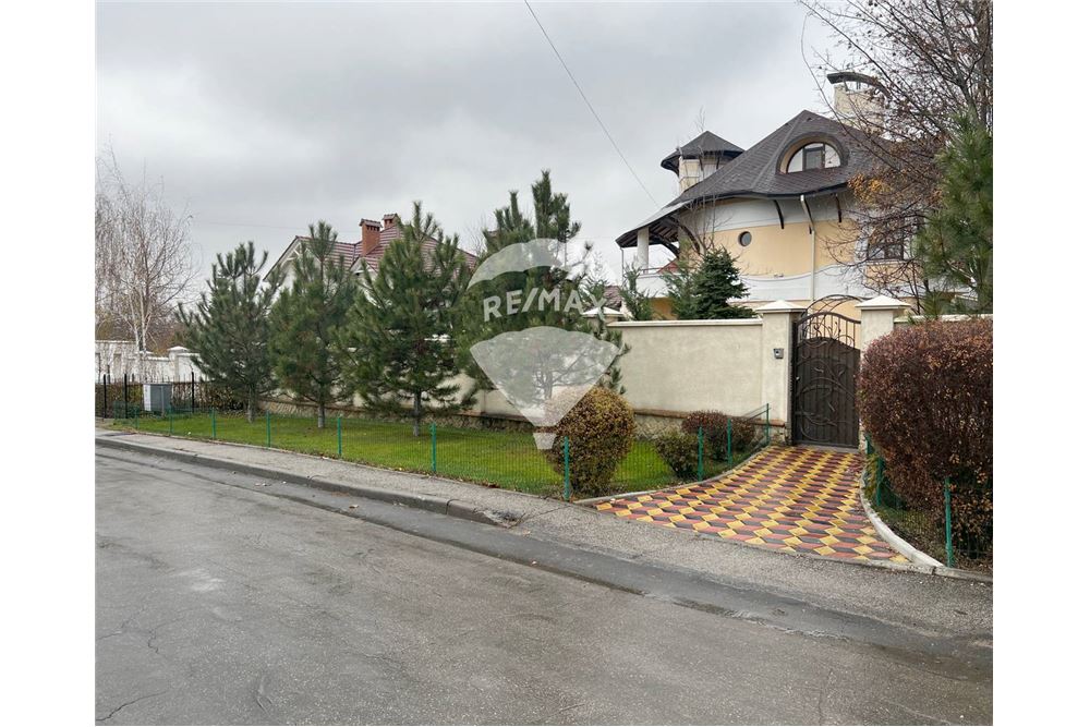 Residential House Chisinau, Moldova Moldova 105600100924 , RE