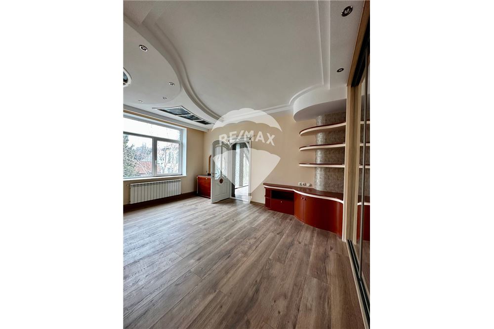 Residential House Chisinau, Moldova Moldova 105600600112 , RE