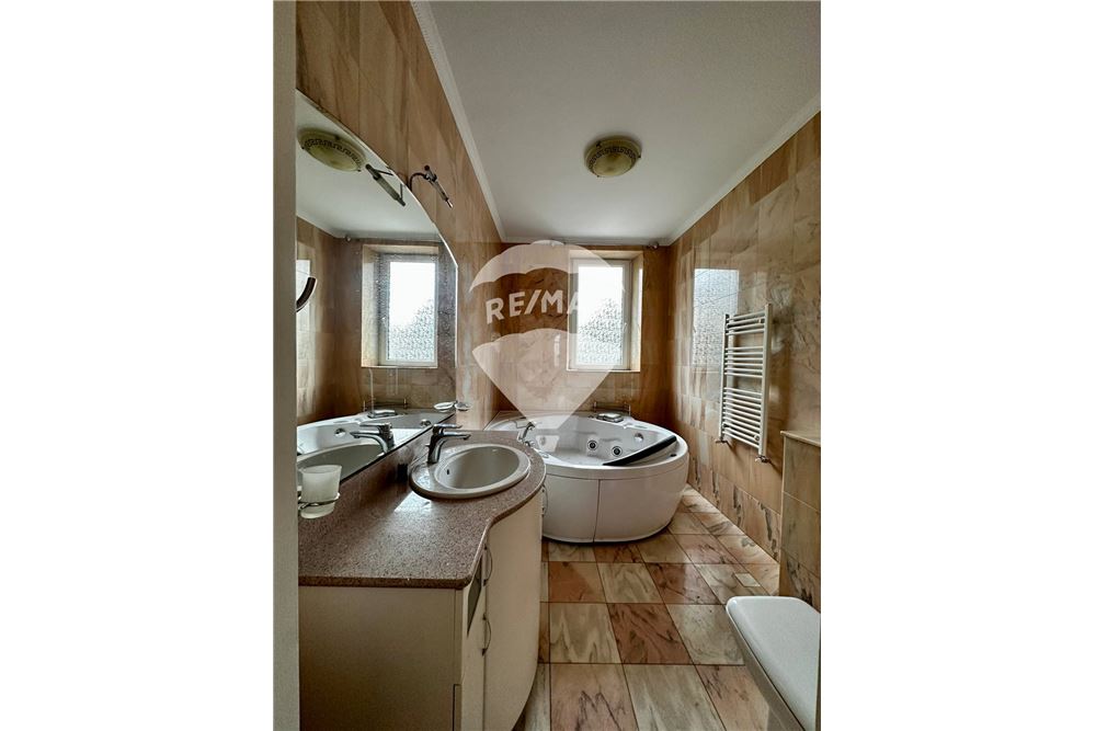 Residential House Chisinau, Moldova Moldova 105600600112 , RE