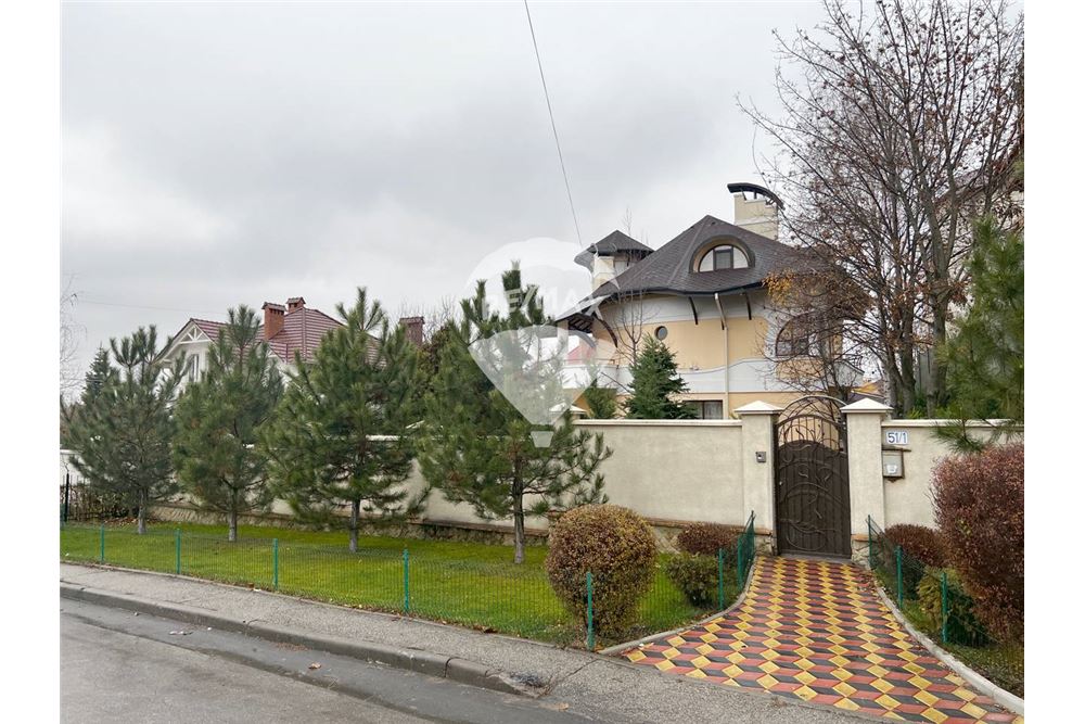 Residential House Chisinau, Moldova Moldova 105600100924 , RE