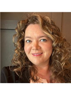 Kendall Kennedy - RE/MAX Fine Properties