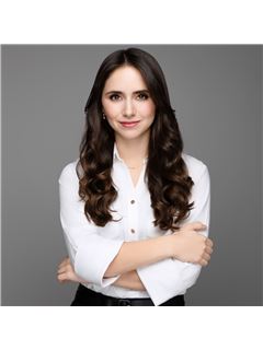 Jessica Gonzalez - RE/MAX Elite