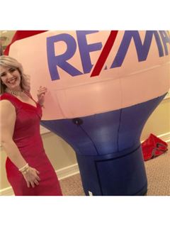 Claudia Cantu - RE/MAX Elite