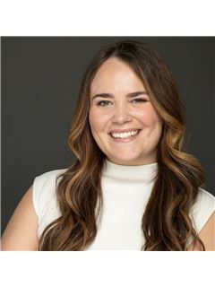 Lauren Jones - RE/MAX Fine Properties