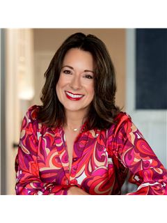 Alli DesHotels - RE/MAX Signature Properties - Signature Home Team