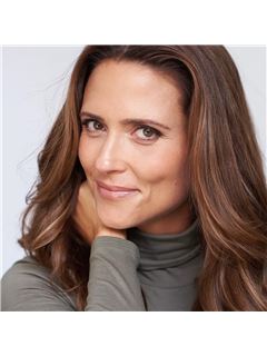Caroline Deeter Allcorn - RE/MAX DFW Associates IV