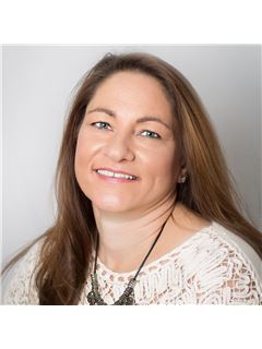 Kendra Rhinier - RE/MAX SmartHub Realty