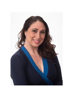 Lauren Nyemscek - RE/MAX Real Estate