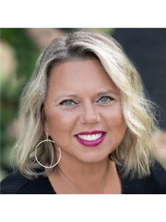 Broker/Owner - Suzanne H. Christianson - RE/MAX of Gettysburg