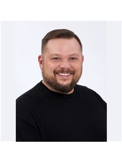 Associate - Thomas Bechtold - RE/MAX Pinnacle