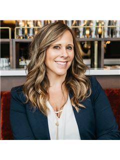 Ashlee Pucke - RE/MAX Victory + Affiliates