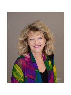 Stephanie Biggs - RE/MAX Jefferson City