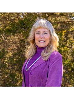Vicki L. Lloyd - RE/MAX Lake Of The Ozarks