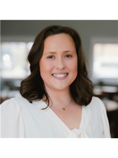 Amie Hughes - RE/MAX Jefferson City