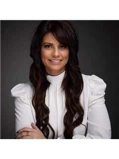 Sarah Collins - RE/MAX Heritage