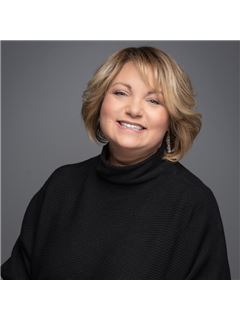 Mia Emery - RE/MAX Premier Realty