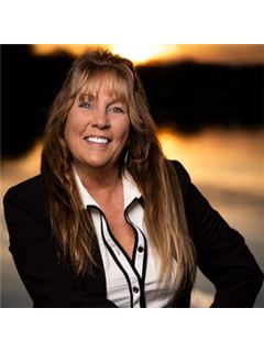 Sandy McKnight - RE/MAX Lake of the Ozarks