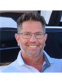 Agente Associado                                   - Casey Collins - RE/MAX Lake Of The Ozarks