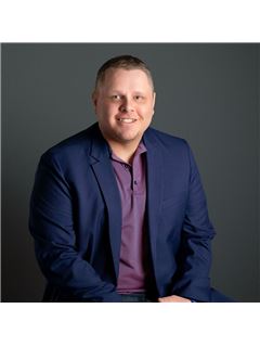 Agente Associado                                   - Shane Stevens - RE/MAX Heritage