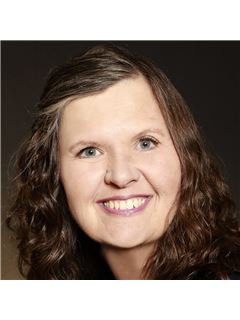 Stephanie Schnelle - RE/MAX at the Lake
