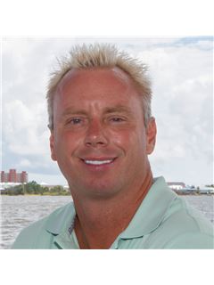 Fallon Young - RE/MAX Paradise