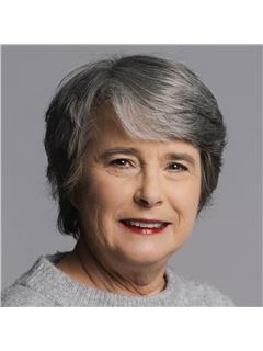 Andrea Adamson Jones - RE/MAX Around the Lake