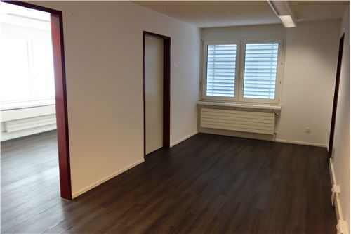 Büroräume an zentraler Lage mit genügend Parkplätzen!