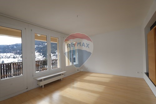 Geräumige Dachwohnung mit Südbalkon und Aussicht