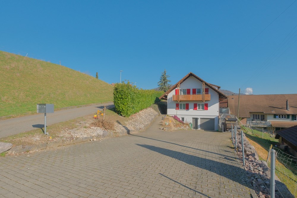 Einfamilienhaus - Kauf - Oberhofen, Aargau - Einfamilienhaus_Roosmattstrasse 168_Oberhofen_zuverkaufen_remaxbrugg (9).jpg - 115360003-548