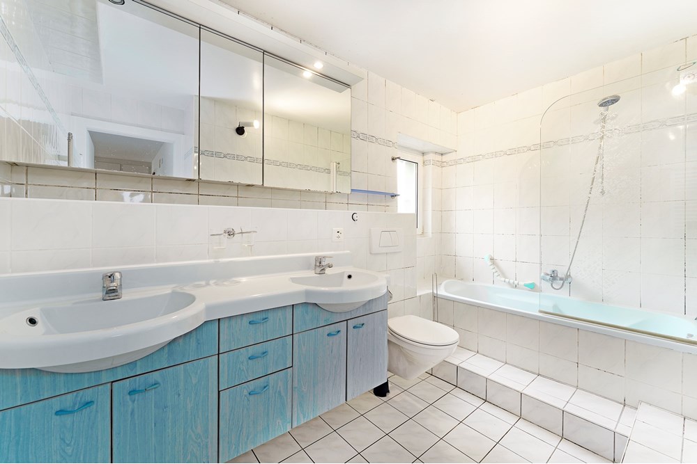 Résidentiel - Ferme - Epalinges, Waadt - CH - Salle de bain Apart Rez 1.jpg - 119791003-380