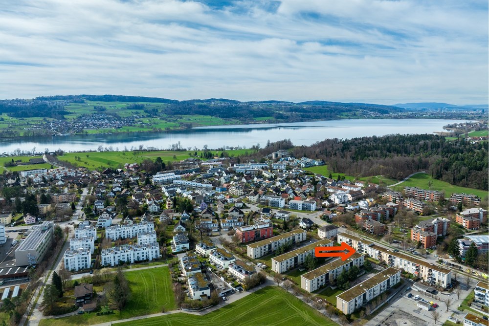 Gartenwohnung - Kauf - Uster, Zürich - Drohne3 Pfeil.jpg - 118761009-77