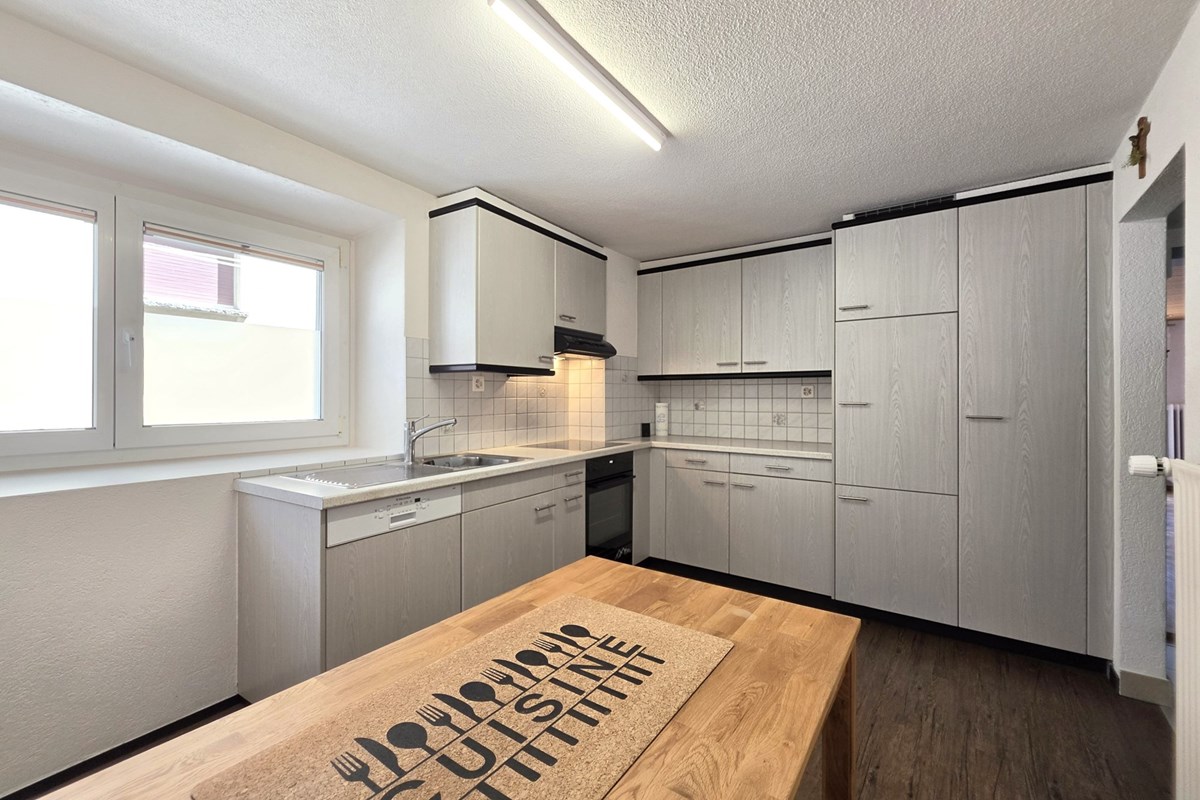 Wohnung - Kauf - Leuk, Wallis - 3.5 Zi-Wohnung in Leuk-Stadt_Küche.jpg - Küche - 119101007-741