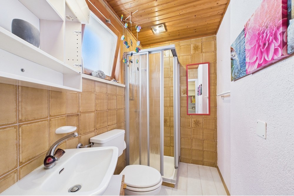 Mehrfamilienhaus - Kauf - Monteggio, Tessin - Padronale camera ospiti P1 bagno CAM02262G0-PR0448-STILL024.jpg - 119001050-286