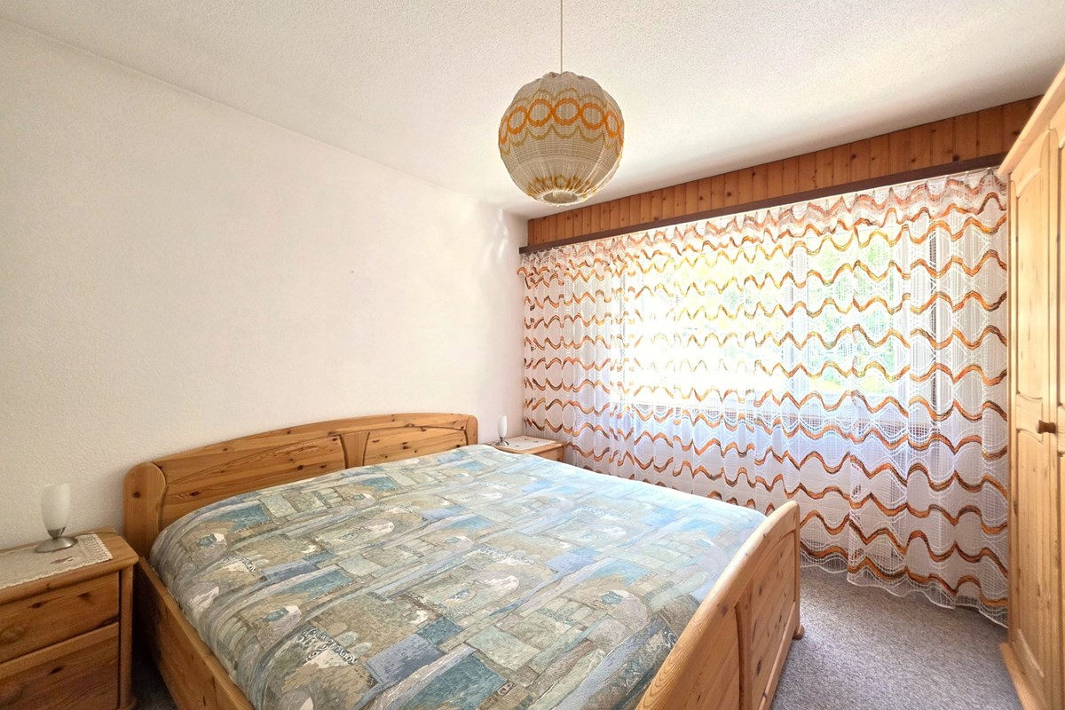 Wohnung - Kauf - Leukerbad, Wallis - 3.5 Zi-Wohnung in Leukerbad-Schlafzimmer 1.jpg - Schlafzimmer - 119101007-745