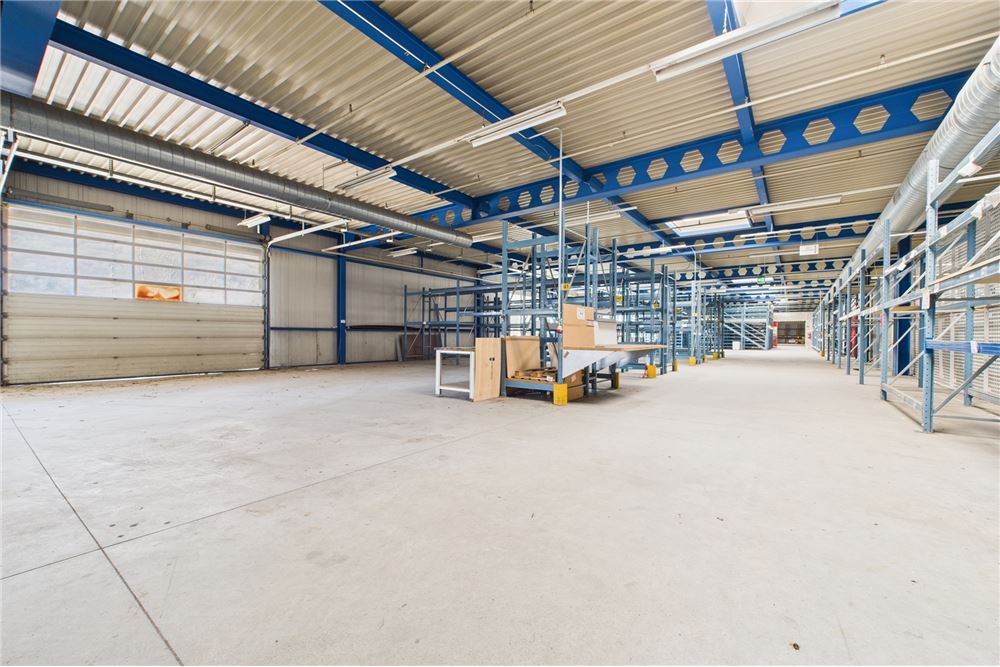 บ้านที่กั้นเป็นสองส่วน - อุตสาหกรรม - Biasca, Tessin - CH - 42 - 119001001-2933