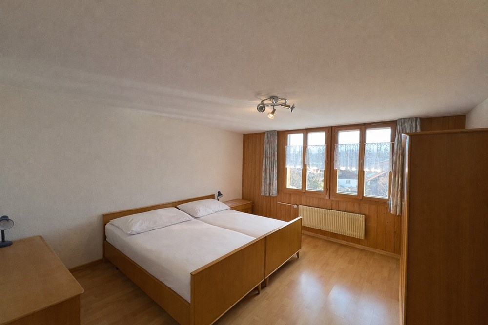 Einfamilienhaus - Kauf - Hofstetten bei Brienz, Bern - Schlafzimmer KI.jpeg - 111211001-117