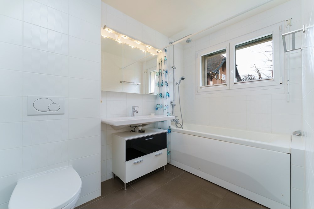 Résidentiel - Appartement avec jardin - Fechy, Waadt - CH - Parental Bathroom.jpg - 119791003-381