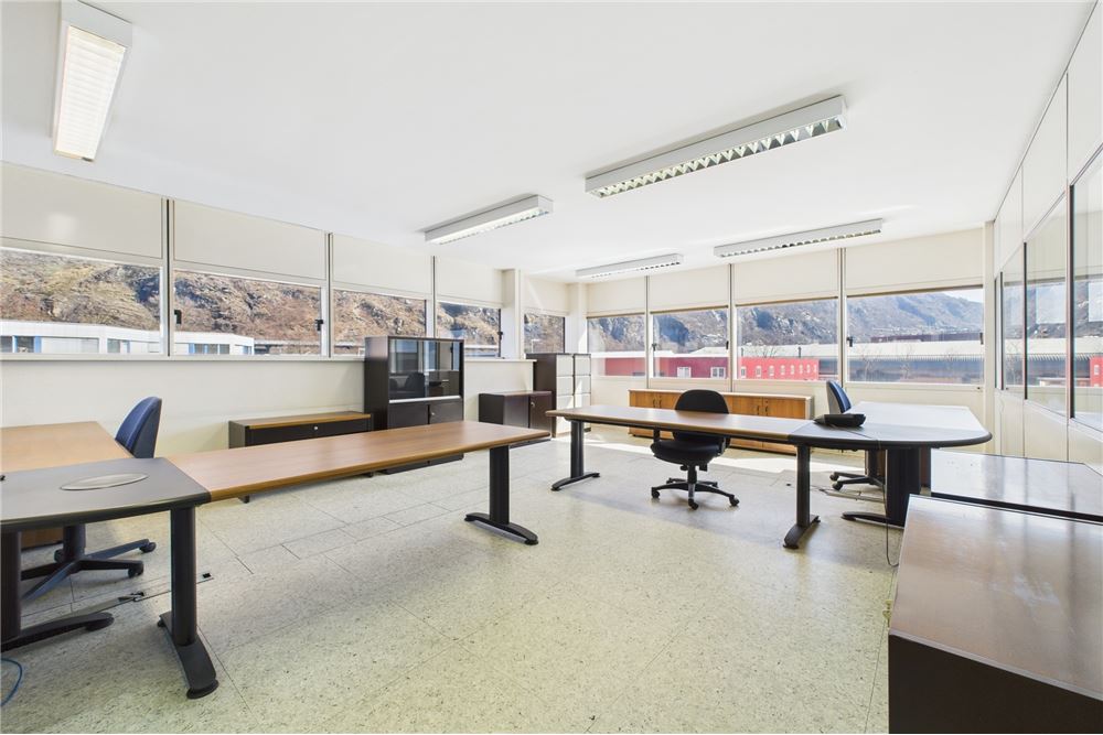 บ้านที่กั้นเป็นสองส่วน - อุตสาหกรรม - Biasca, Tessin - CH - 22 - 119001001-2933