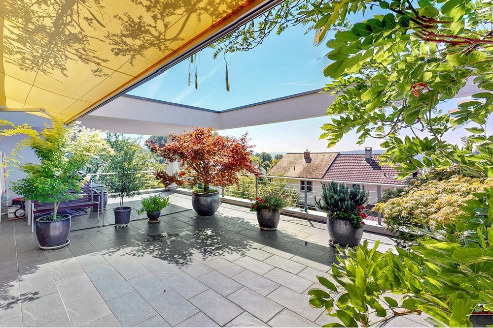 Einfamilienhaus - Kauf - Küttigen, Aargau - F_3zu2_Terrasse von hinten nach Aussen links_Eibenweg 1_Küttigen.jpg - 119841002-85