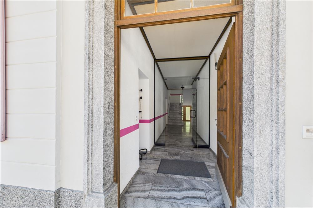 Comercial - Edificio - Quinto, Tessin - CH - 4 - 119001001-2893