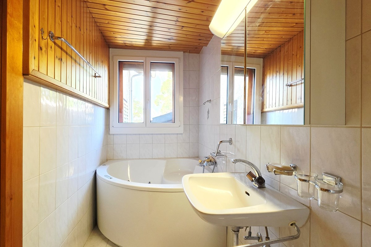 Einfamilienhaus - Kauf - Leuk Stadt, Wallis - EFH Leuk-Stadt_Badezimmer.jpg - Badezimmer - 119101007-743