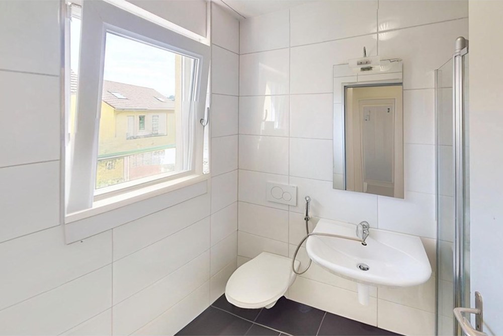 Doppelhaushälfte - Kauf - Menziken, Aargau - Doppelhaushalfte-Bathroom-Defurnished.jpg - Gäste-WC - 111181004-16