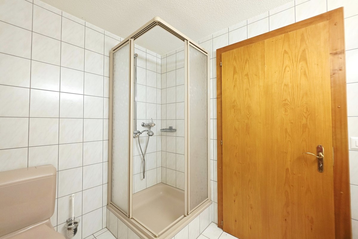 Wohnung - Kauf - Guttet-Feschel, Wallis - 2.5 Zimmerwohnung in Guttet_DU-WC a.jpg - Dusche - 119101007-744