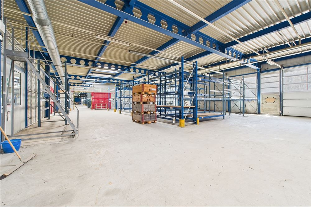 บ้านที่กั้นเป็นสองส่วน - อุตสาหกรรม - Biasca, Tessin - CH - 35 - 119001001-2933