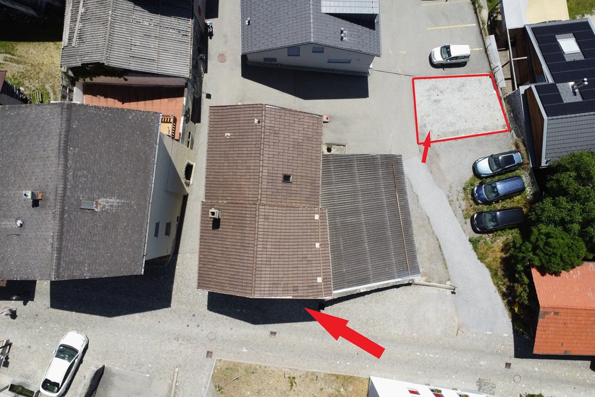 Wohnung - Kauf - Leuk, Wallis - 3.5 Zi-Wohnung in Leuk-Stadt_Luftaufnahme-Parkplätze.JPG - 119101007-741