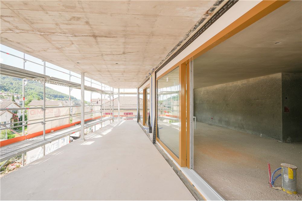 Attikawohnung - Kauf - Stein AG, Aargau - Balkon 33 m2 und Wohnen/Essen/Küche Attikaw - 110091001-2238