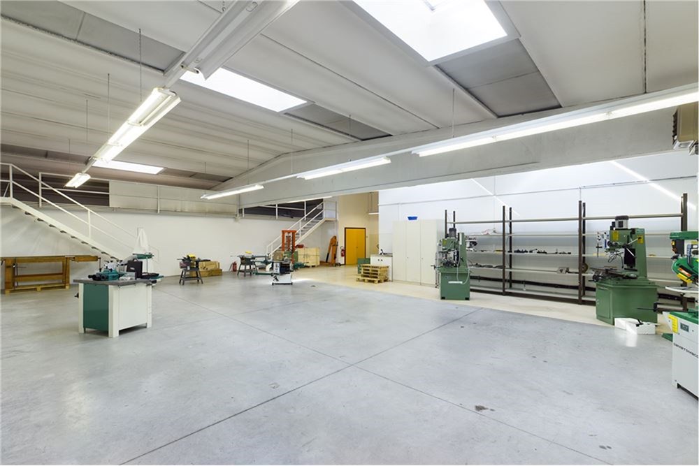 Geschäftshaus - Kauf - Lamone, Tessin - L_eee288cf7c324f1b8247bcb20e5e69ec.jpg - 119001099-102