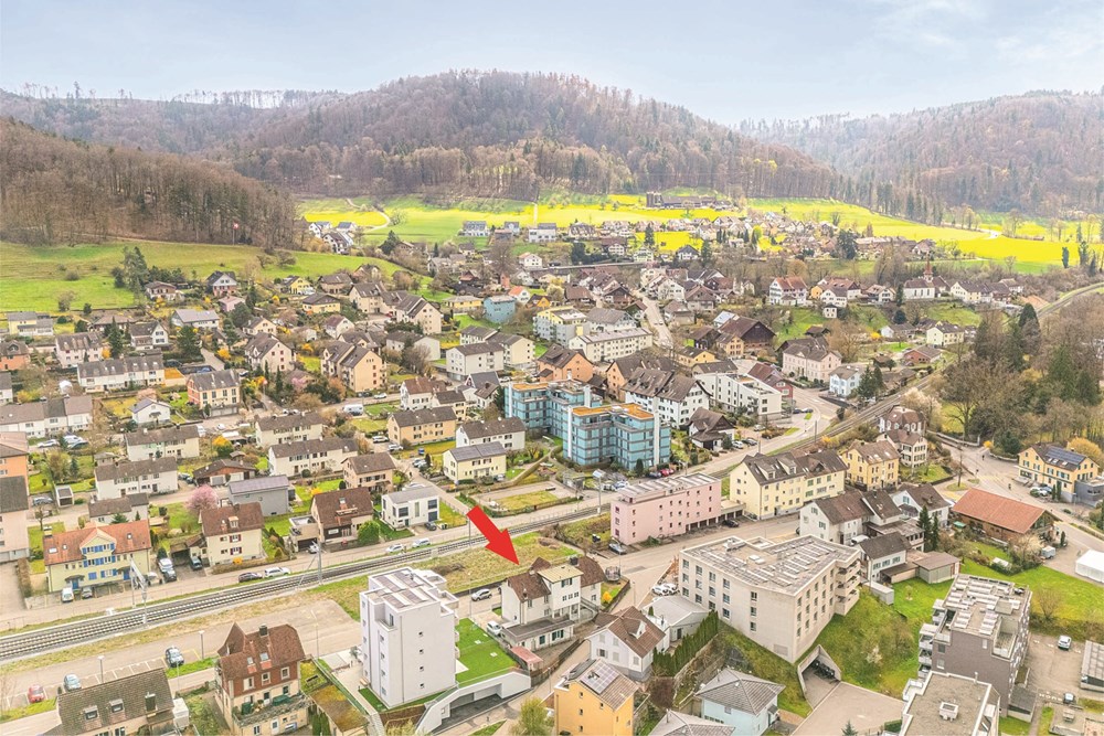 Mehrfamilienhaus - Kauf - Pfungen, Zürich - Luftbild 3 Pfeil.jpg - 110161064-86