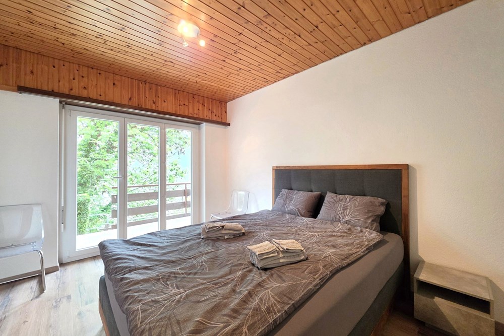 Wohnung - Kauf - Leuk Stadt, Wallis - 2.5 Zi-Wohnung in Leuk-Stadt-Schlafzimmer.jpg - 119101007-739